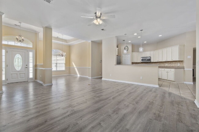 Building Photo - Coastal Living in a Quiet Community