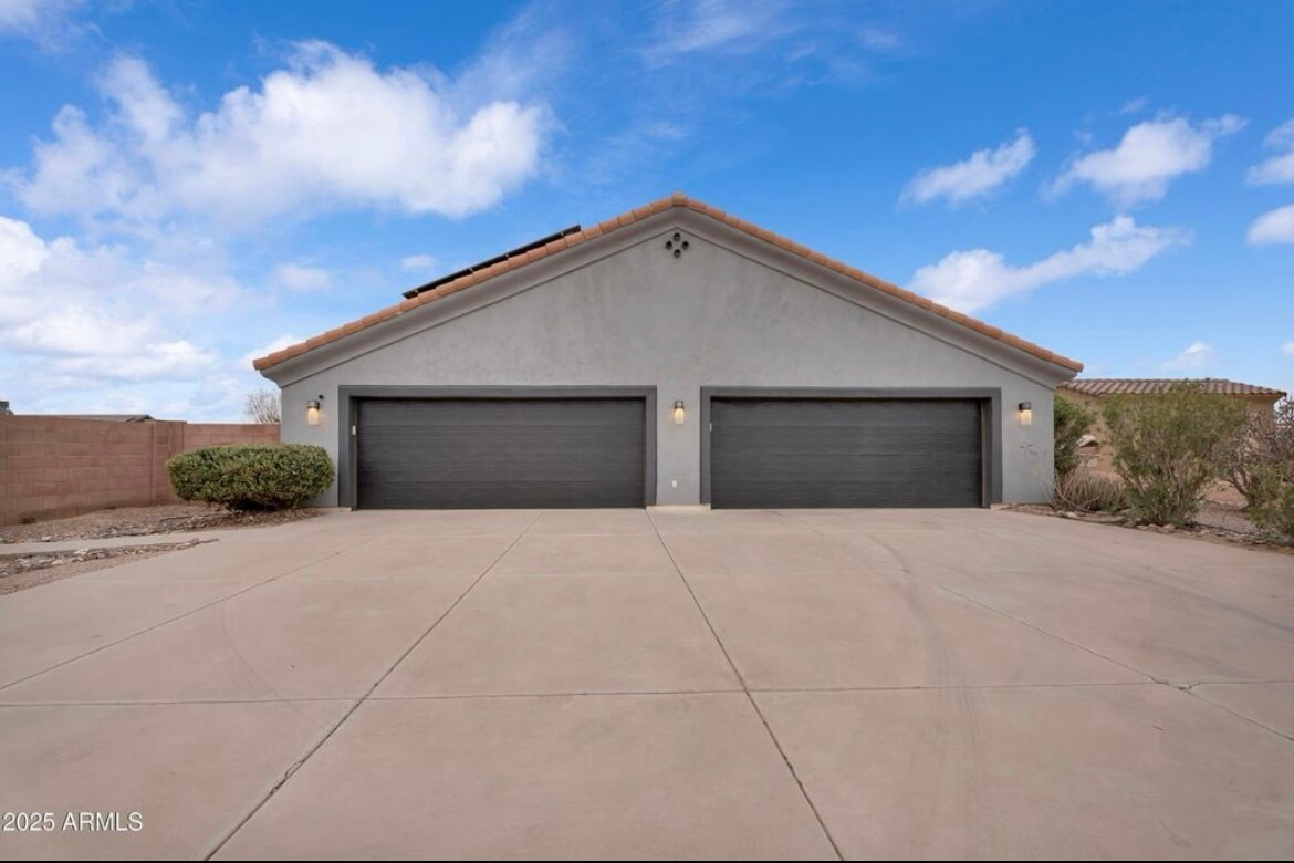 Building Photo - 15482 S Sequoia Cir