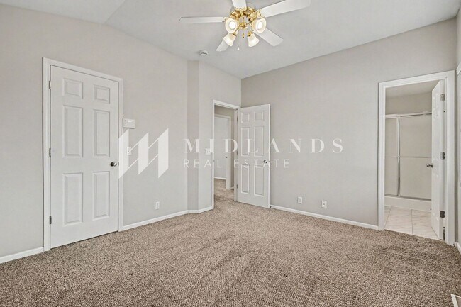 Building Photo - 19010 S Circle