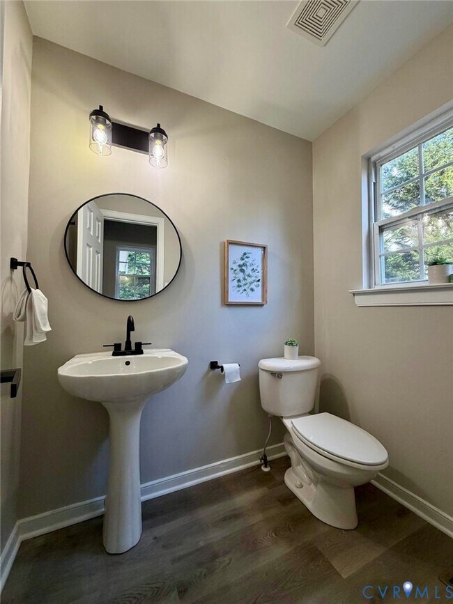 Building Photo - 1124 Lovey Ln