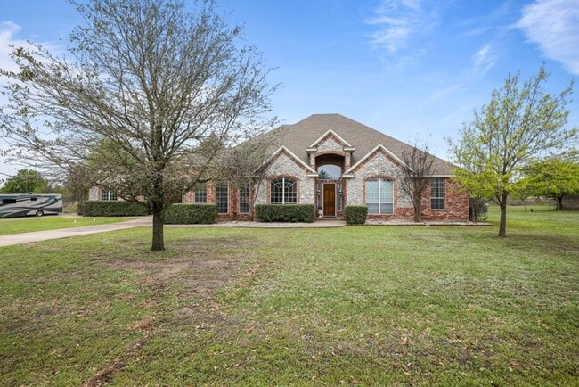 Building Photo - Custom Built Home with POOL