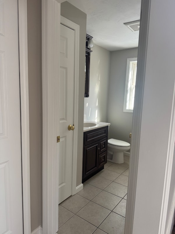 Building Photo - 15 Honeysuckle Rd