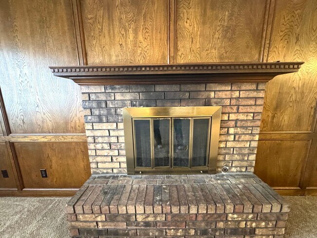 Building Photo - Gorgeous 3 bedroom 2.5 bathroom Duplex home!