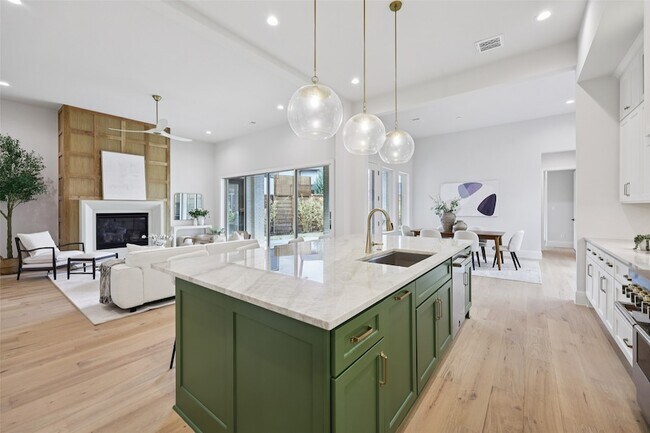 Building Photo - 3845 Van Ness Ln