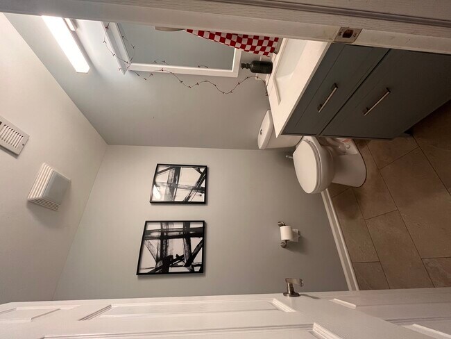 Building Photo - 610 Lakeridge Ct