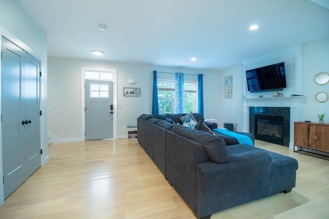 Building Photo - 5 Morse Ave