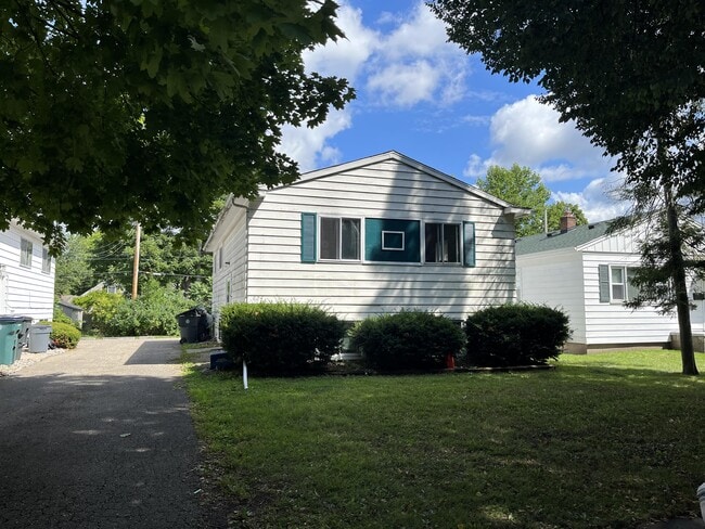 Building Photo - 624 Stoddard Ave