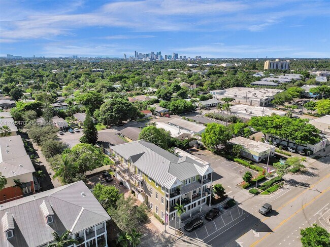 Building Photo - 2356 Wilton Dr