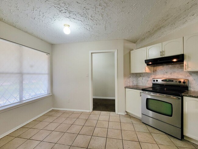 Building Photo - 9415 Beckford Dr