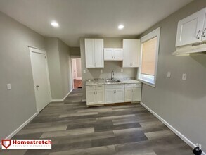 Building Photo - Updated 3 Bedroom 2 Bath Unit Available fo...