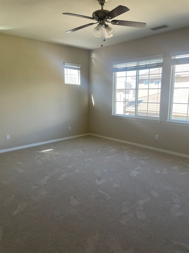 Building Photo - NEW PAINT AND FLOORING