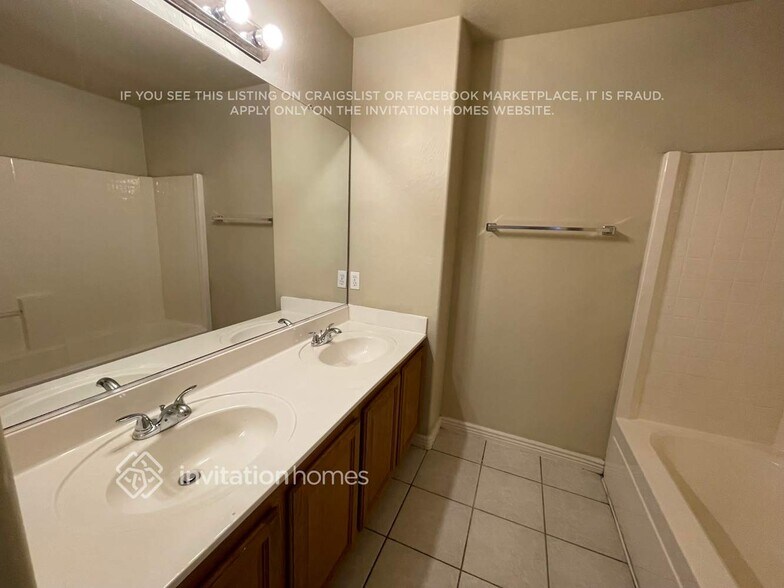 Building Photo - 10901 Hayward Ave