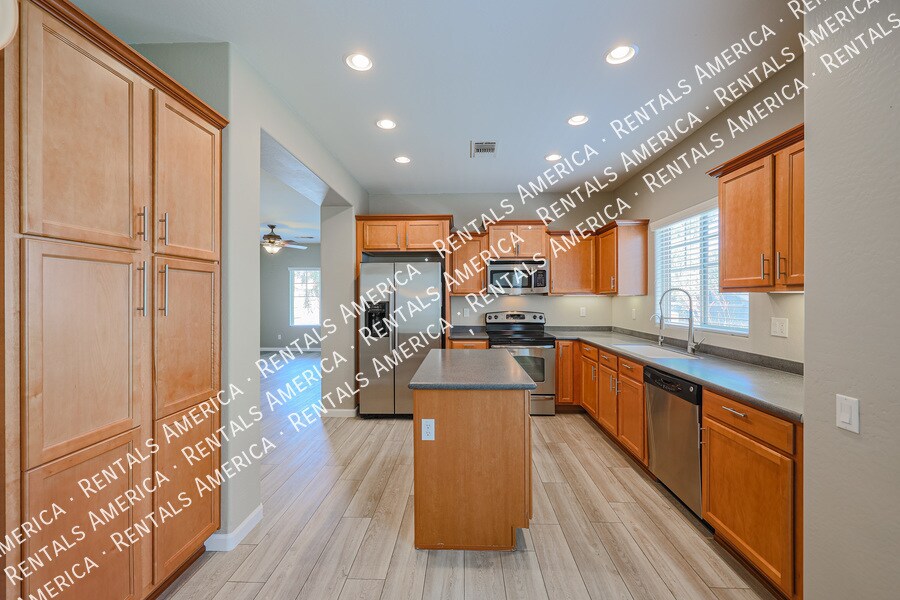 Building Photo - 2205 W Le Marche Ave