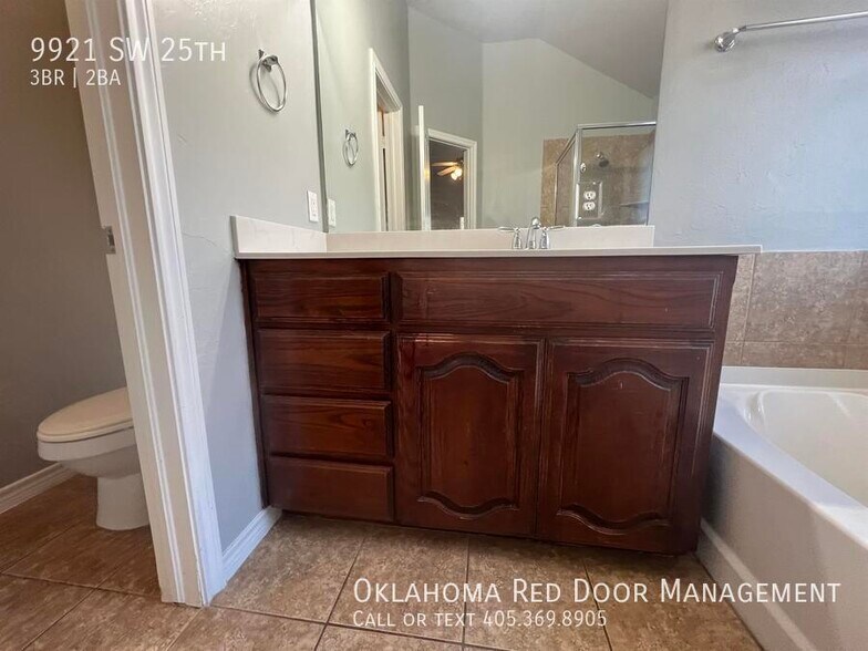 Building Photo - 9921 SW 25th St