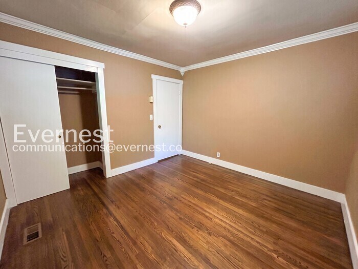 Building Photo - 4908 Briarwood Dr