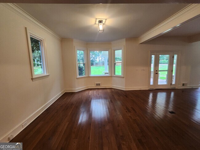 Building Photo - 270 S Shore Dr