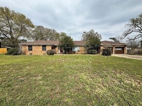 Building Photo - 817 Westmont Dr