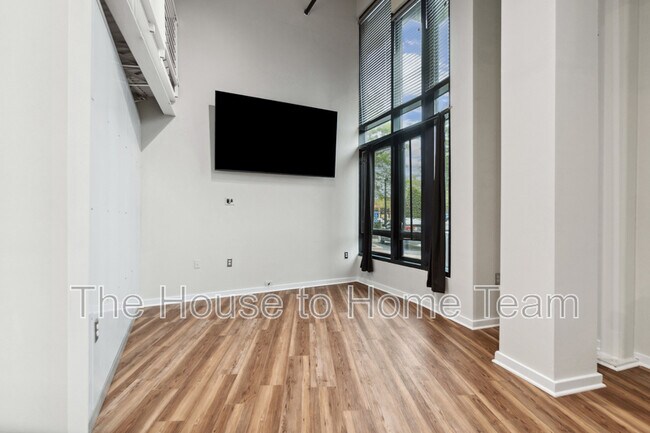Building Photo - 415 St Pauls Blvd