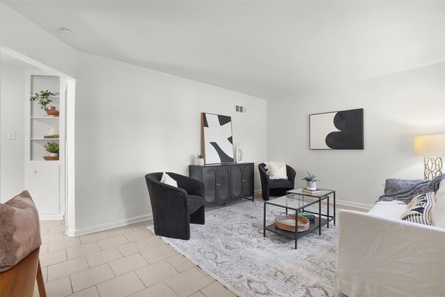 Building Photo - 9845 Dennis Dr