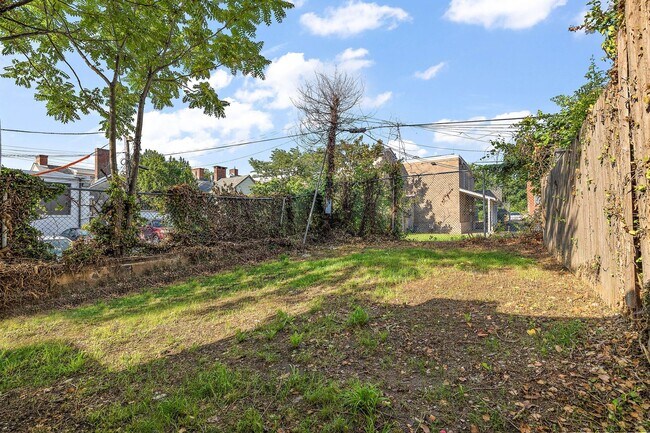 Building Photo - 1 Bedroom 1 Bath Townhouse for rent