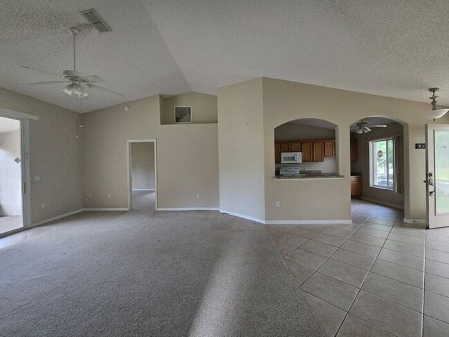 Building Photo - Beautiful home located in Deltona. 3/2