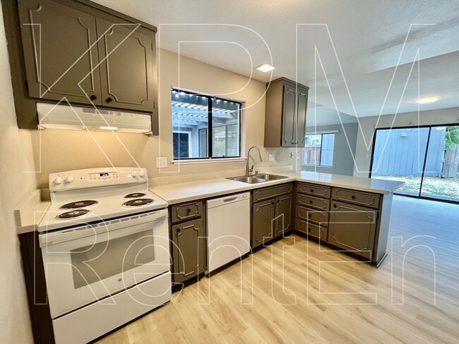 Building Photo - 5532 Fox Sparrow Ct