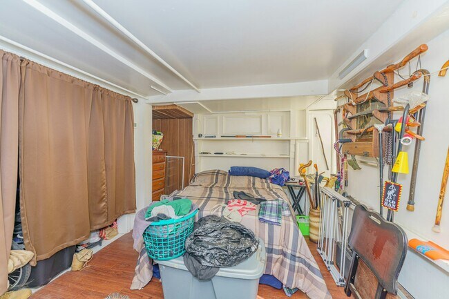 Building Photo - 724 3rd Ave