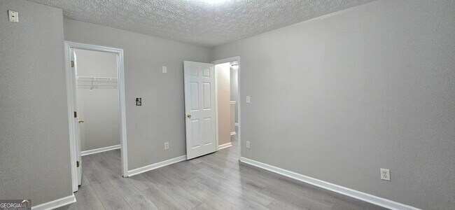 Building Photo - 610 James Ridge Dr