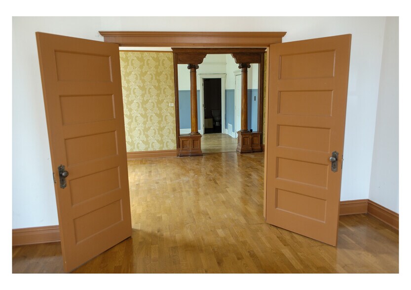 looking back at kitchen and living 1 - 1501 W 18th St