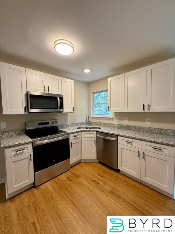 Building Photo - 913 Wheelwood Way