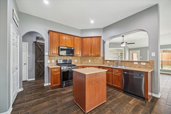 Building Photo - 20910 Sandy Briar Ct