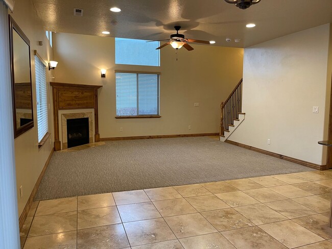 Building Photo - Gorgeous home in Orem