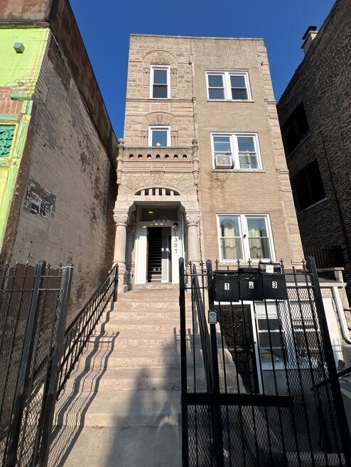 Building Photo - 1307 S Kedzie Ave