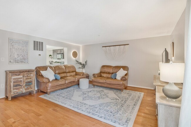 Building Photo - 1226 Quaker Ridge Dr