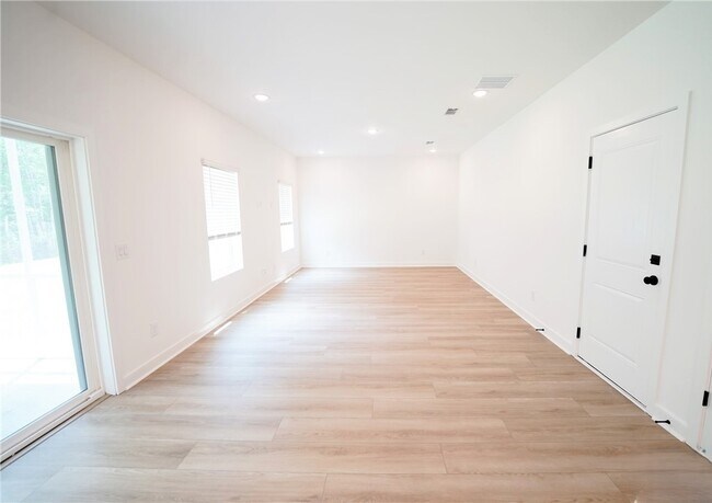 Building Photo - 134 Kingswood Ter