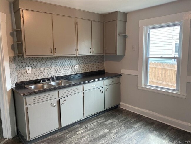 Building Photo - 79 N Pond St