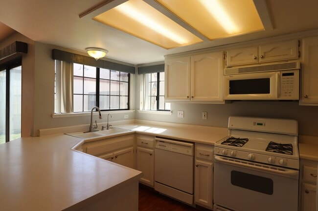 Building Photo - Creekside Nipomo Home
