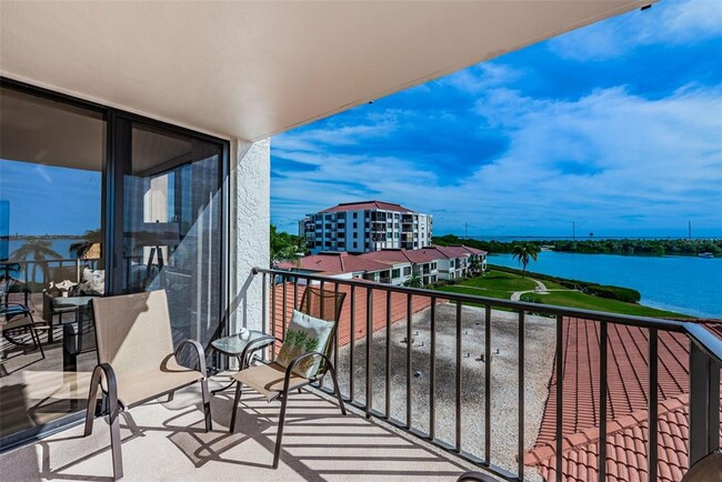 Building Photo - 6357 Bahia Del Mar Blvd S
