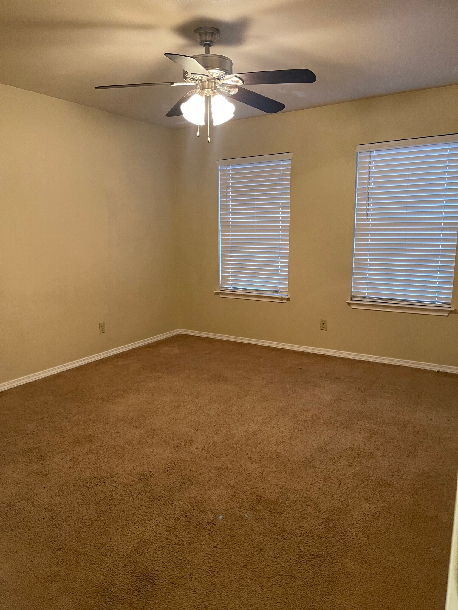 Building Photo - 2427 Wescott Ave