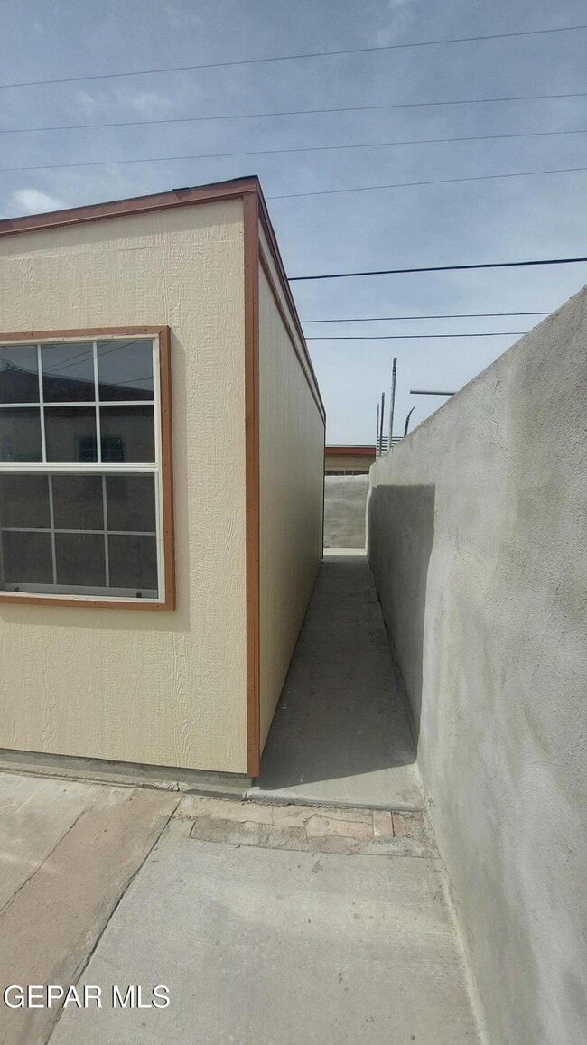 Building Photo - 675 Santa Barbara Dr