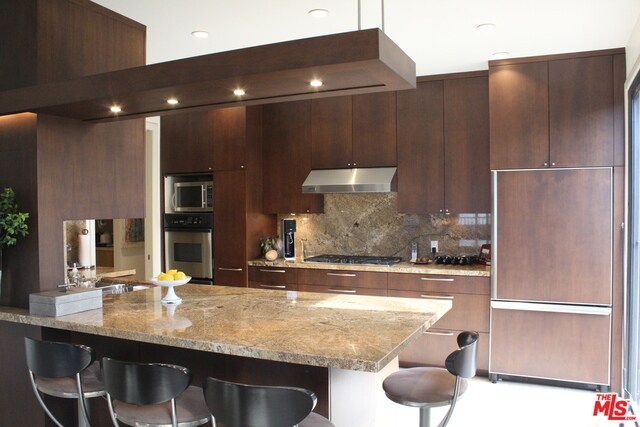 Building Photo - 10400 La Grange Ave