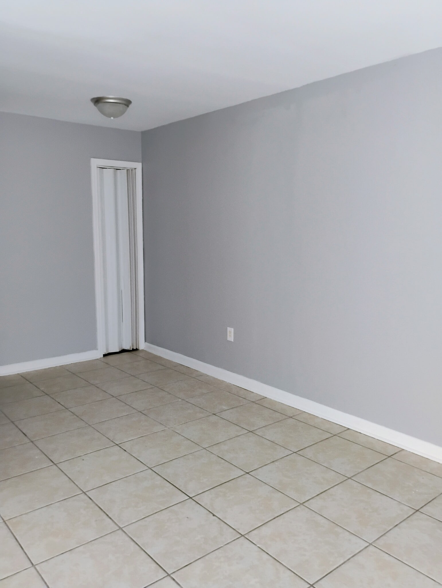 Building Photo - 832 Holt Dr