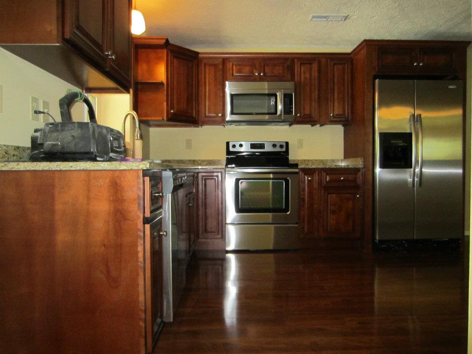 Kitchen - Stainless Steel Appliances, Granite Counter tops, Hardwood floors throughout home. - 7355 N HWY 27
