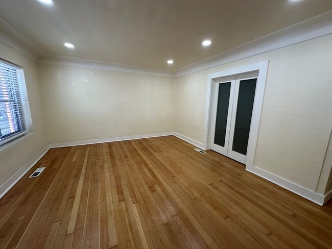 Building Photo - 108 Roff Way