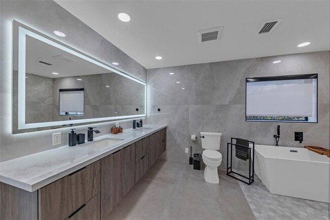 Building Photo - 160 SE 3rd Ct