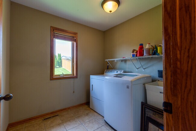 Building Photo - 6311 Fairway Dr NW