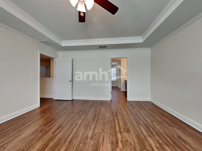 Building Photo - 1048 Lake Trudy Dr