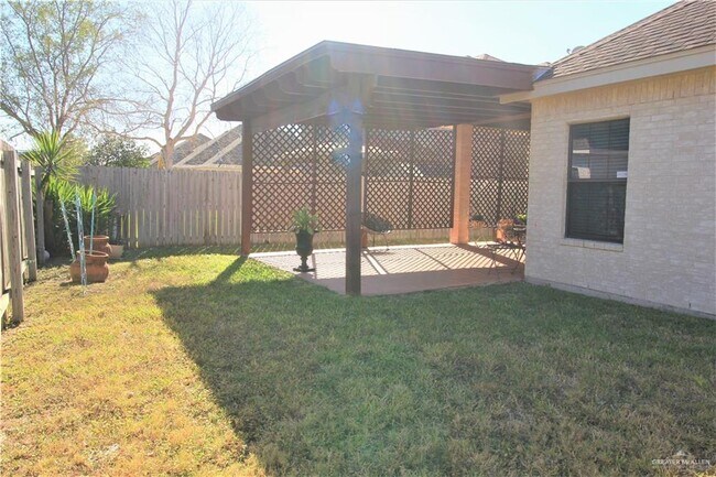 Building Photo - 1020 N Columbia Dr
