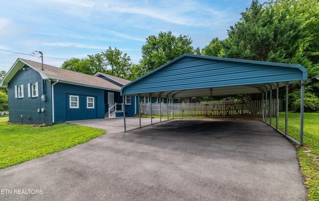 Building Photo - 201 Farlow Dr
