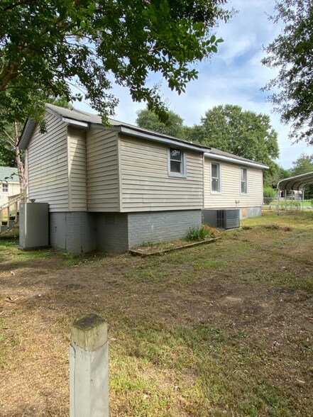 Building Photo - 408 Valley St